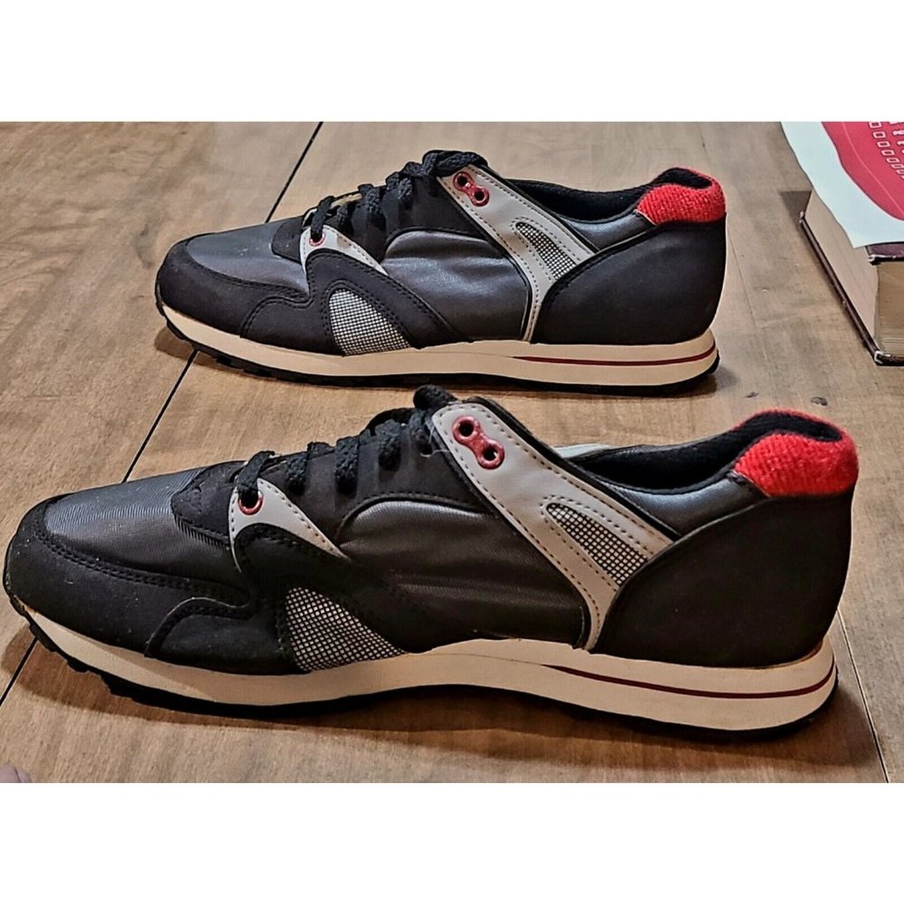 Volleys Sport Shoes Sneakers Men's 10 Black with Red Lace-Up New